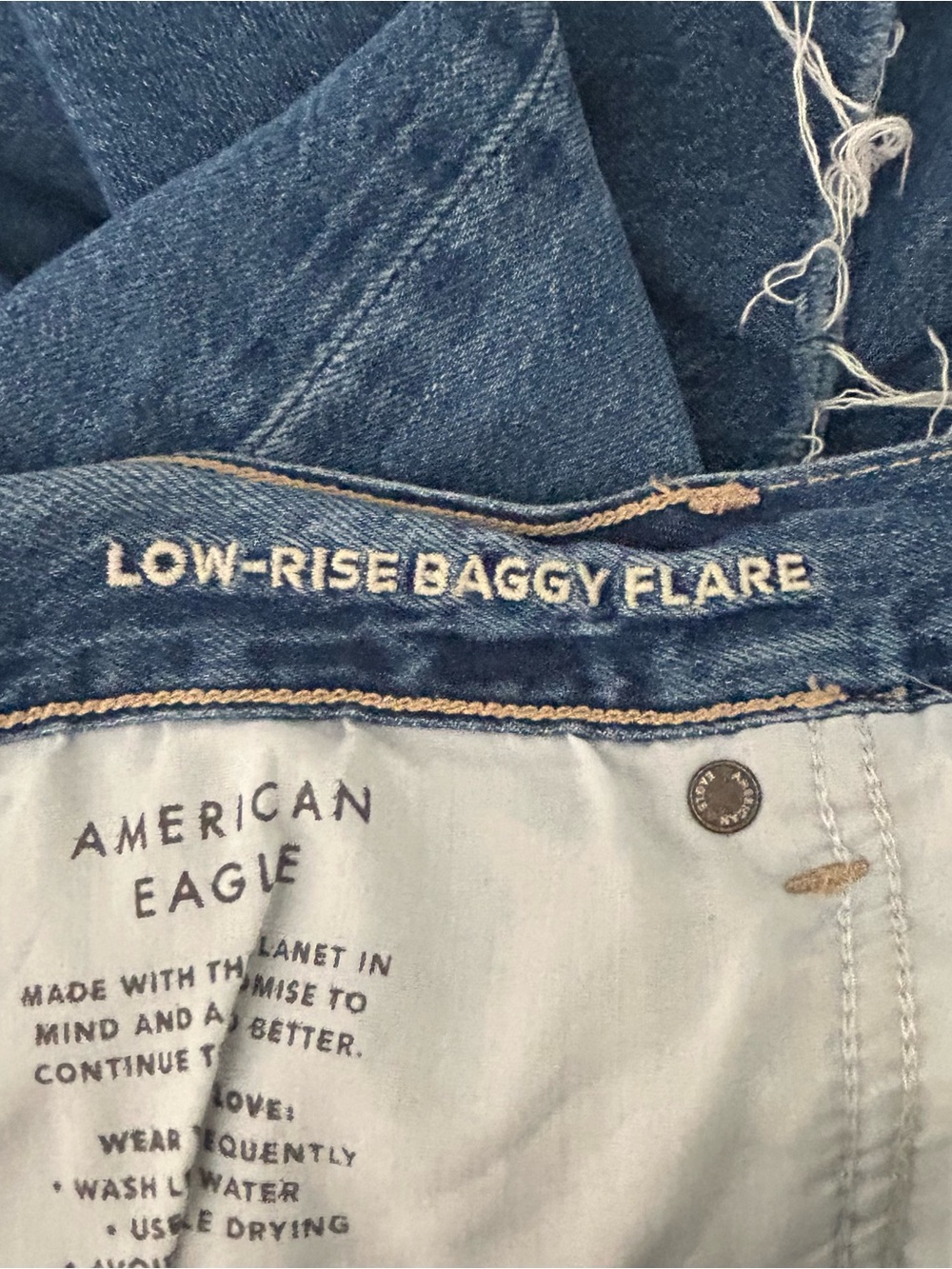 American Eagle Low‎ Rise Baggy Flare Jeans Womens 18R  Raw Hem Whiskered Denim - Picture 9 of 16